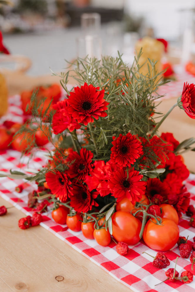 Floral centrepiece for wedding in Siegburg with gerberas and rosemary